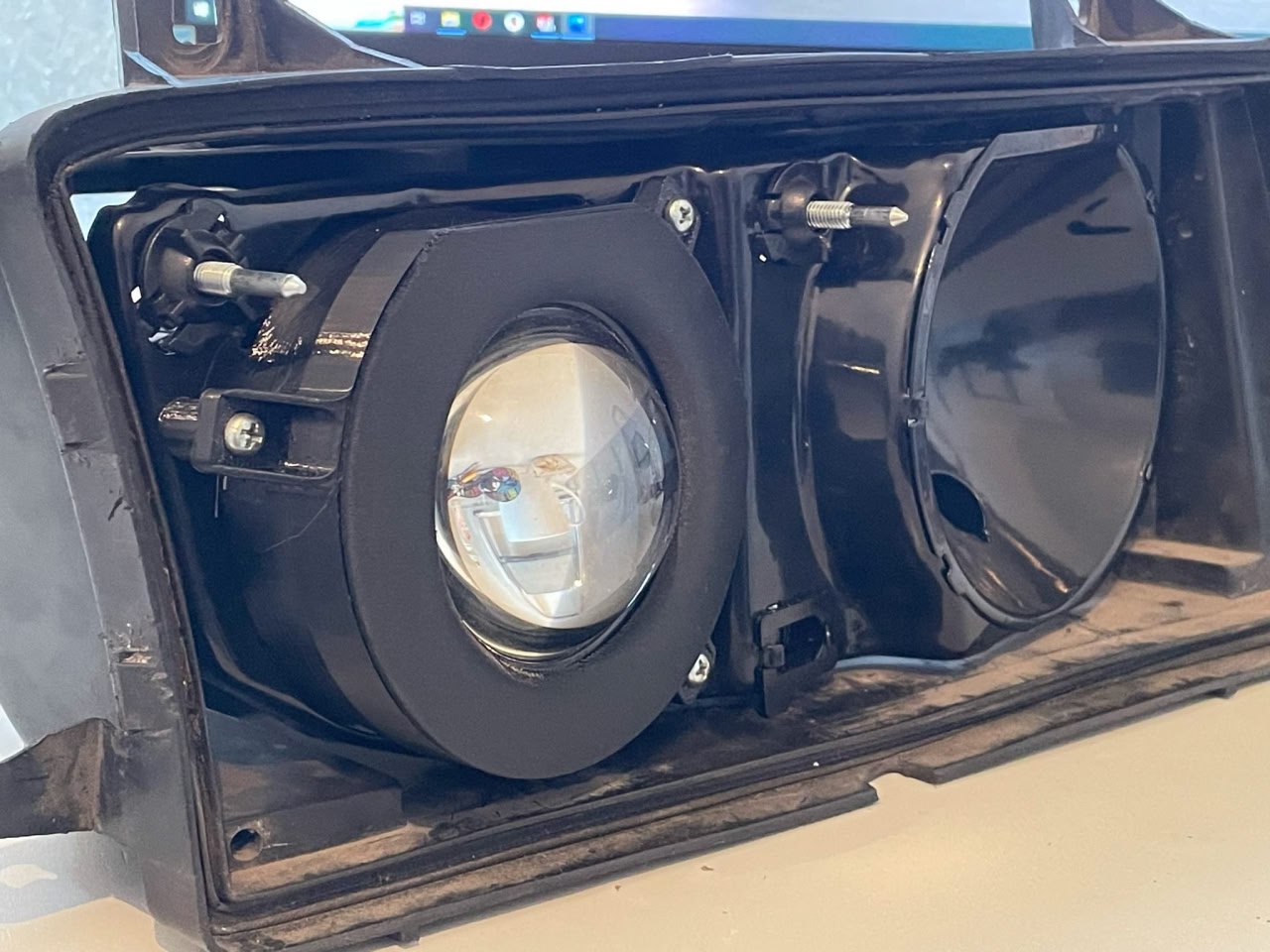 Адаптеры для установки ксенона HID в фары BMW E36 (H1) — 3D-печать, освещение, ракурс 5 из 5