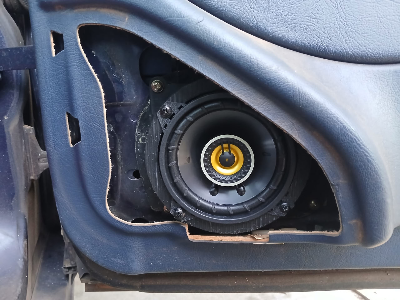 Адаптеры задних динамиков 4" Mercedes W202 — 3D-печать, салон, ракурс 2 из 3