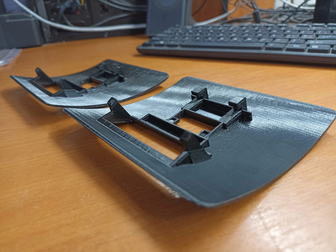 BMW E34 — крышка верхнего крепления ремня безопасности заднего сиденья — 3D-печать, салон, ракурс 3 из 3
