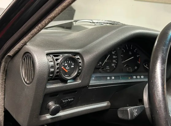 Дефлектор под манометр BMW E30