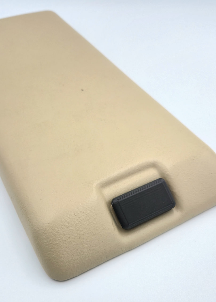 Кнопка подлокотника R129 — 3D-печать, салон, ракурс 3 из 3