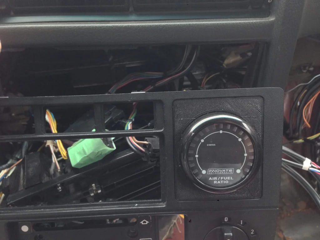 Крепление под манометр вместо OBC для BMW E30