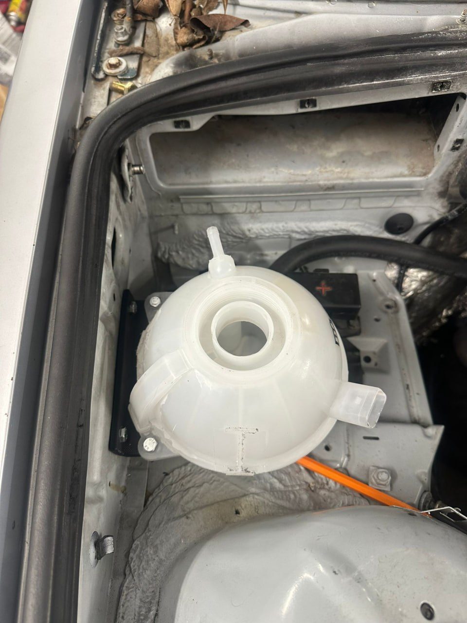 Кронштейн расширительного бачка Volkswagen для BMW E36