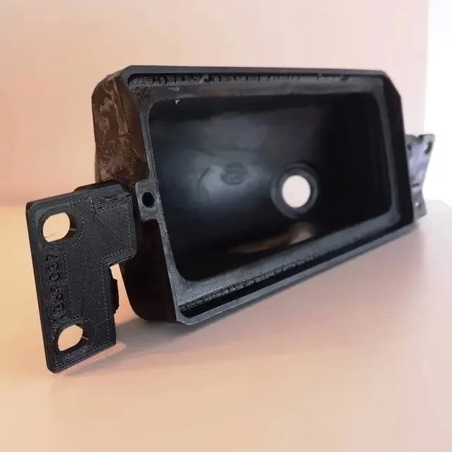 Кронштейн противотуманной фары BMW — 3D-печать, освещение, ракурс 3 из 3