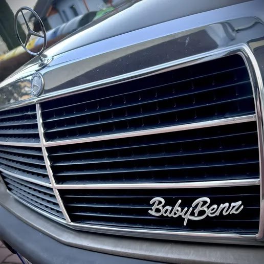 Надпись Baby Benz для решётки радиатора Mercedes-Benz W201 — 3D-печать, кузов, ракурс 3 из 4
