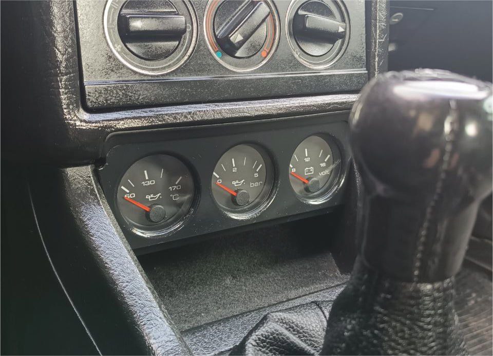 Панель для установки дополнительных приборов в Audi 80 B4
