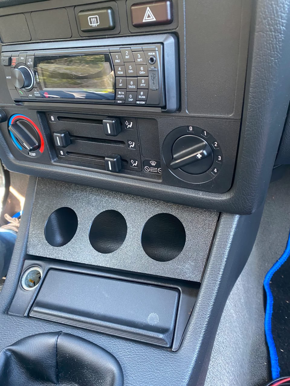 Подиум под манометр для BMW E30 (52 мм) — 3D-печать, салон, ракурс 2 из 3