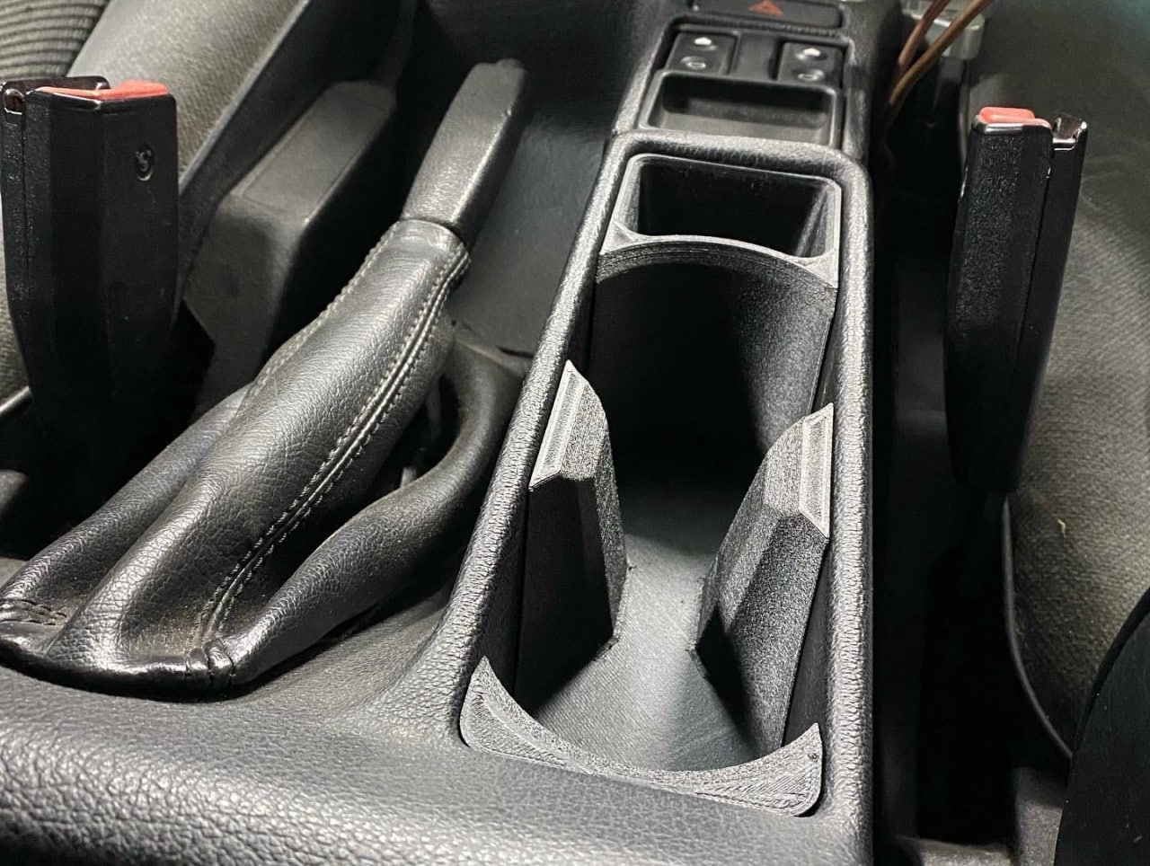 Подстаканник BMW E32 и E3 — 3D-печать, салон, ракурс 2 из 3