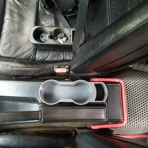 Подстаканник для BMW E30 с отдельно снимающимся ящиком — 3D-печать, салон, ракурс 2 из 4