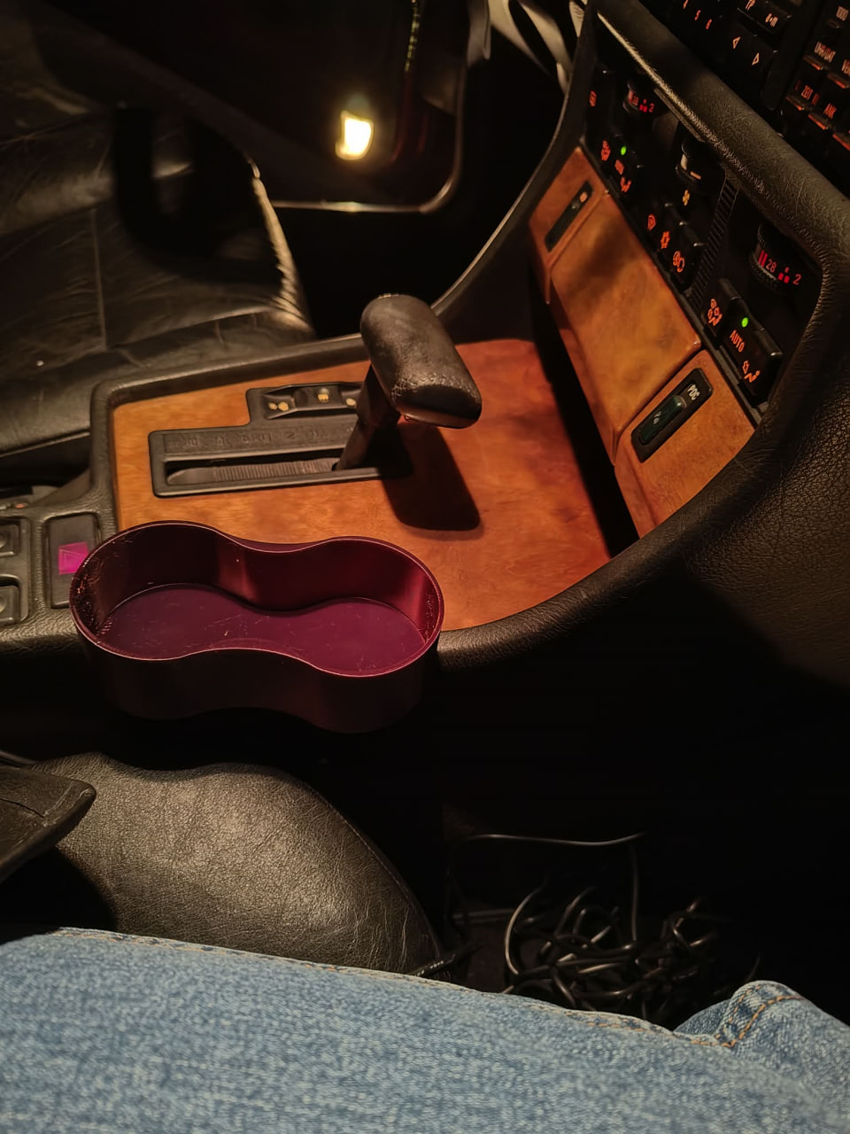 Подстаканник для BMW E32 и E34 — 3D-печать, салон, ракурс 2 из 3