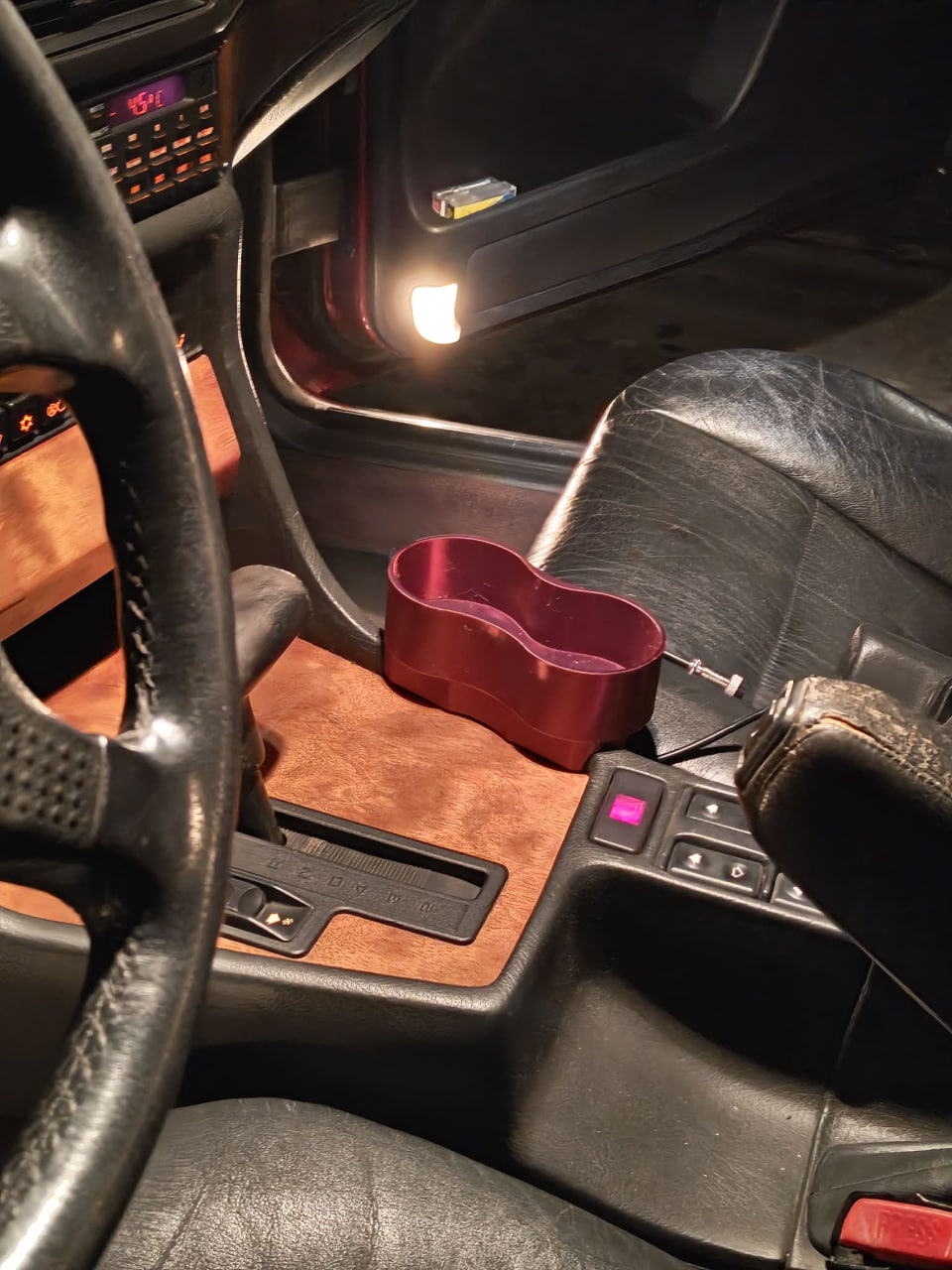 Подстаканник для BMW E32 и E34 — 3D-печать, салон, ракурс 3 из 3