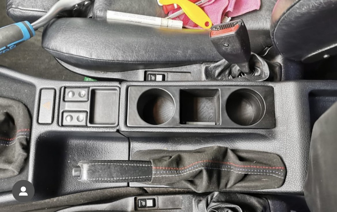 Подстаканник для BMW E34 — 3D-печать, салон, ракурс 2 из 3