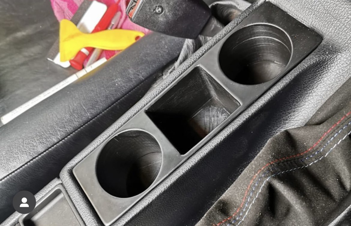 Подстаканник для BMW E34 — 3D-печать, салон, ракурс 3 из 3