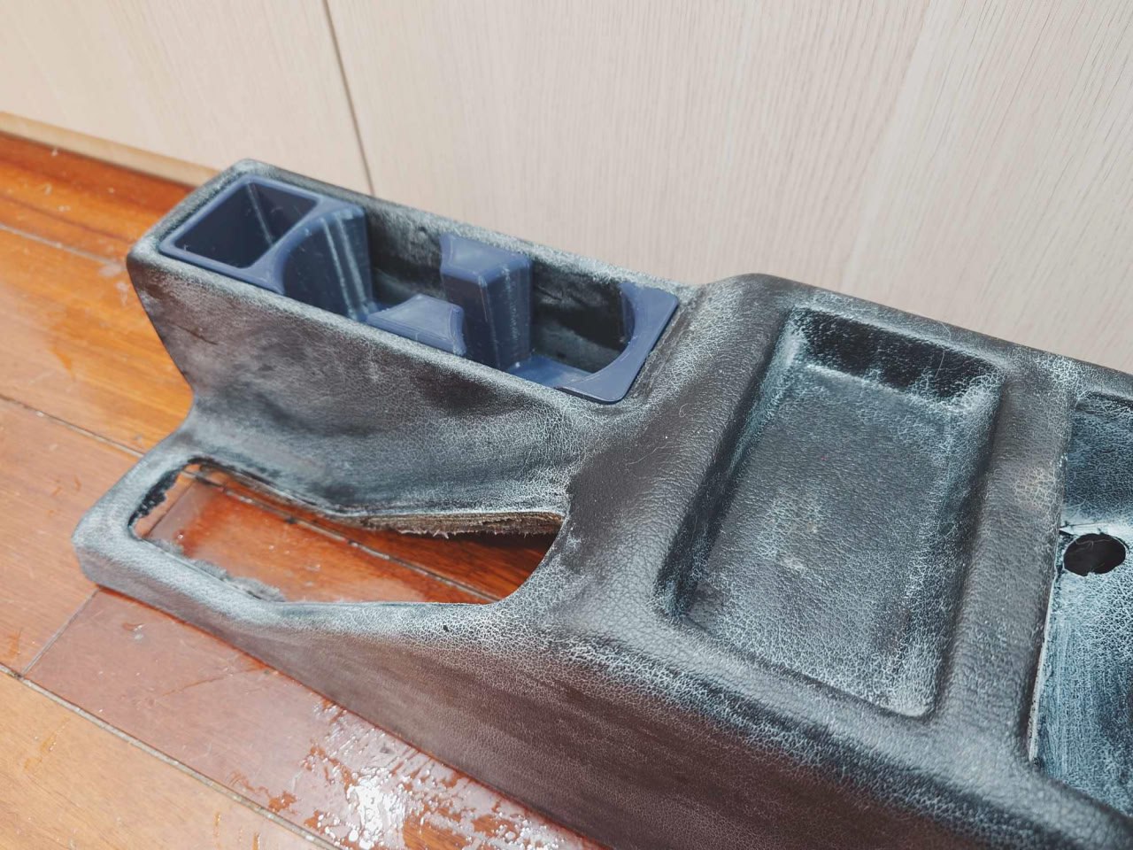 Подстаканник для BMW E34 (вместо кассетного держателя) — 3D-печать, салон, ракурс 5 из 6