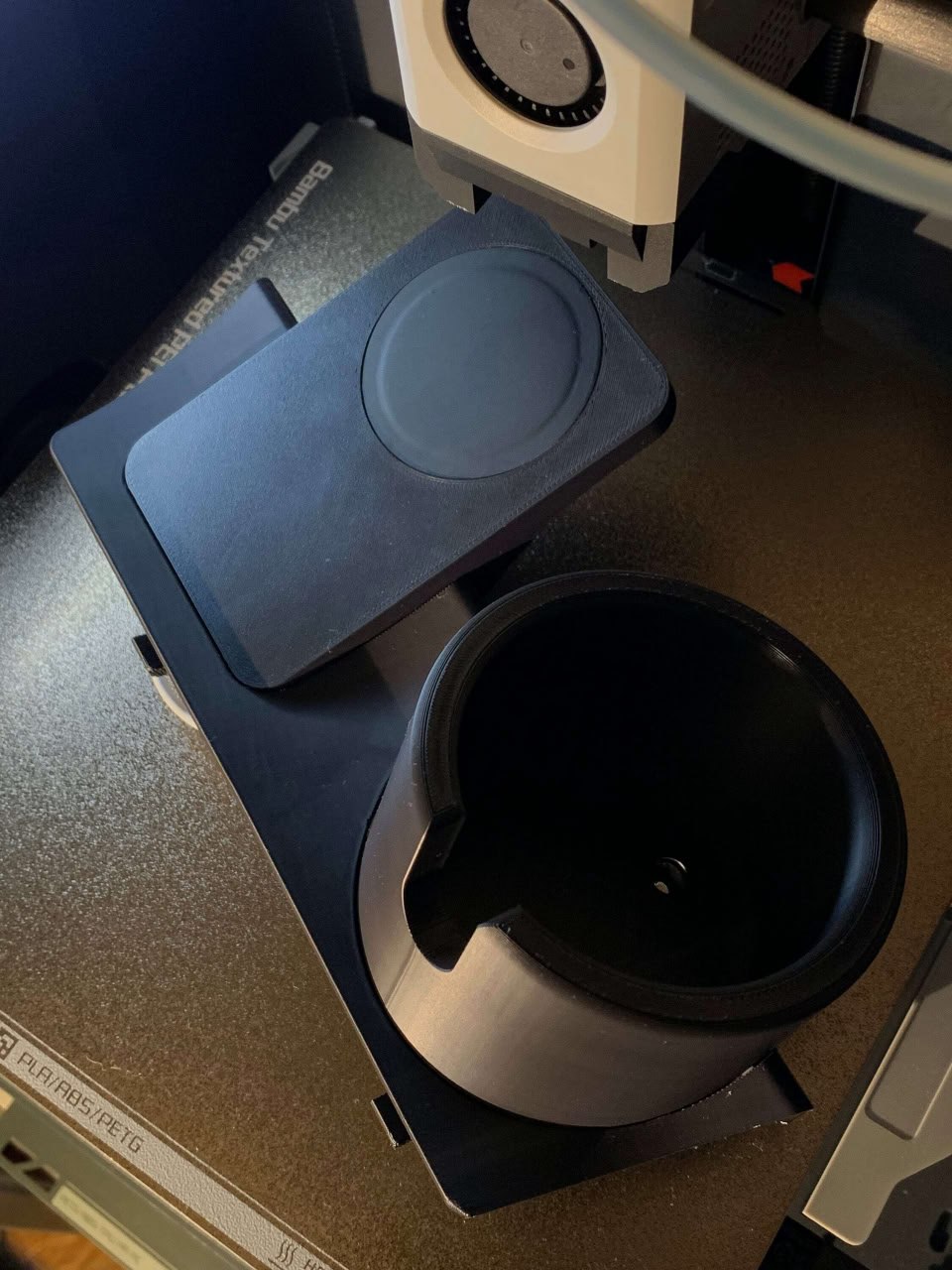 Подстаканник под MagSafe для BMW E30 — 3D-печать, салон, ракурс 3 из 3
