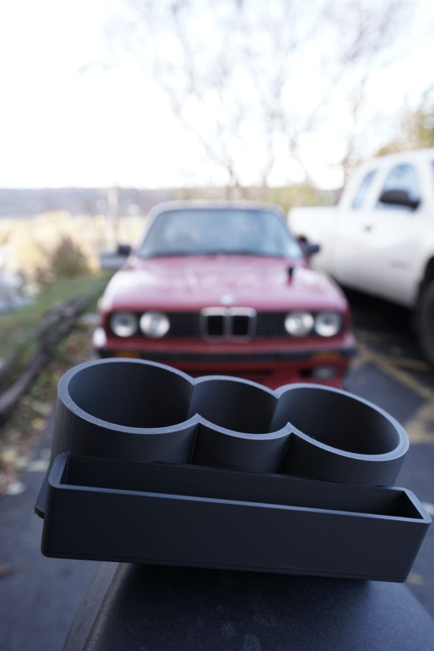 Подстаканник с отсеком для телефона BMW E30 (в центр консоли)