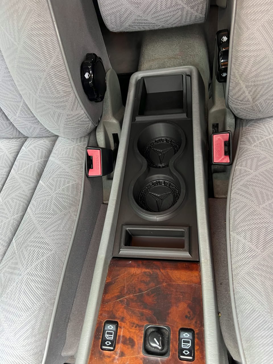 Подстаканник W124 — 3D-печать, салон, ракурс 2 из 3